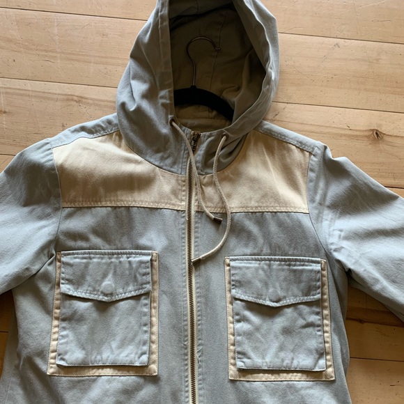 Lifetime lightweight jacket. - Picture 2 of 2